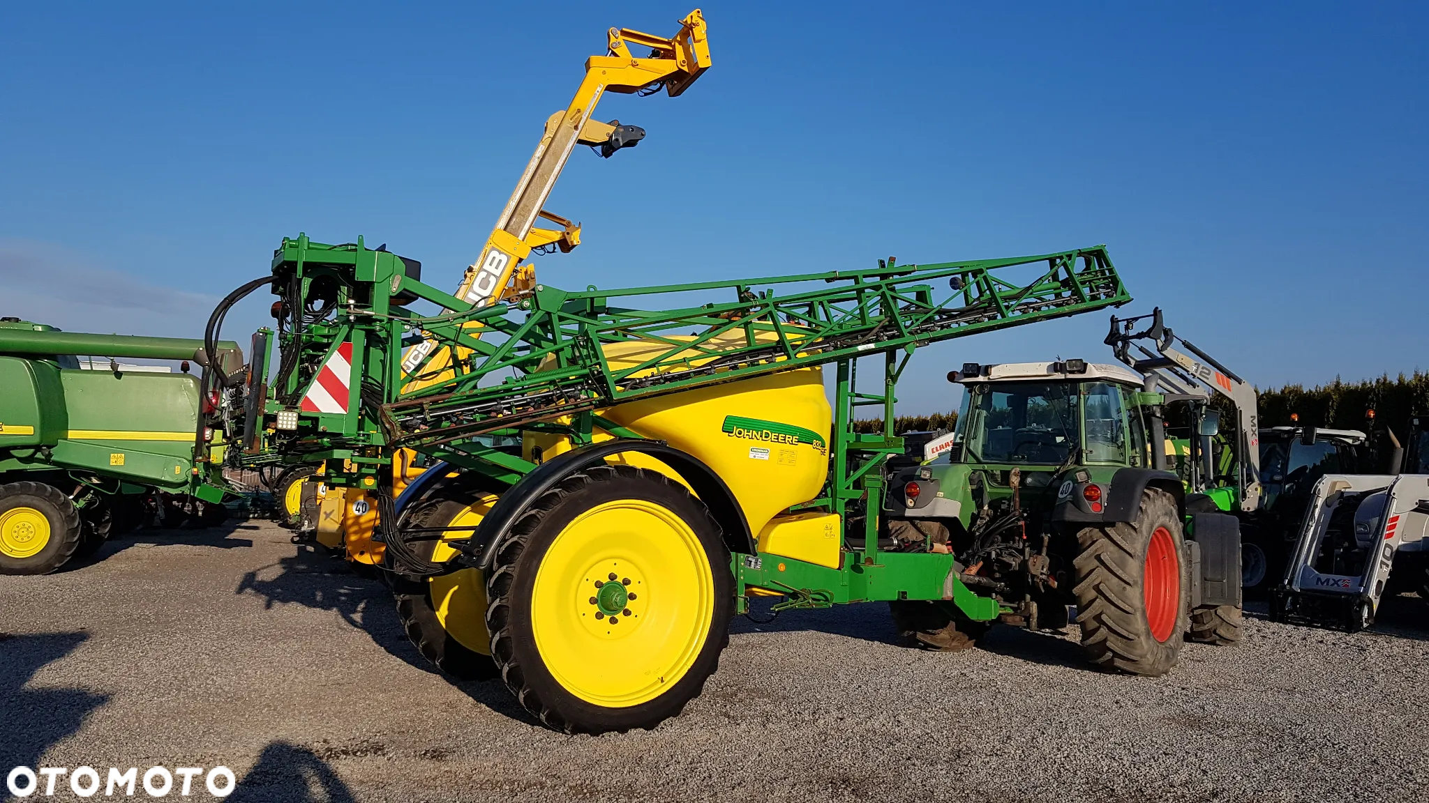 John Deere 832 - 5