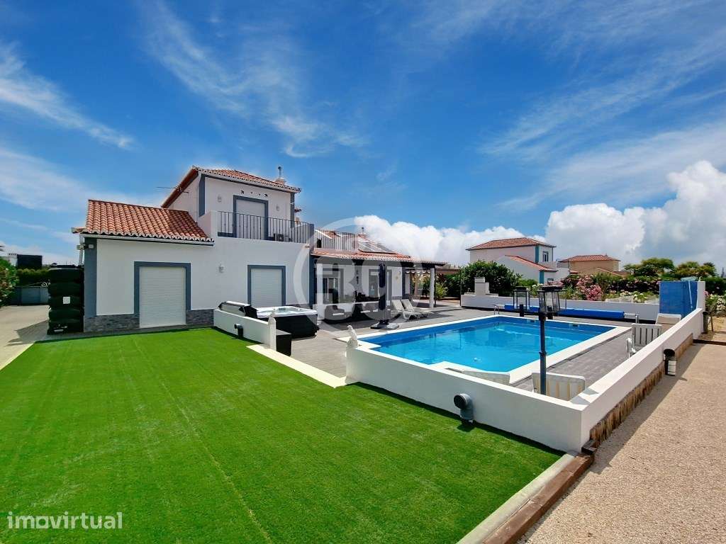 Moradia de luxo com piscina, garagem e anexo, inserida num generoso... - Grande imagem: 4/43
