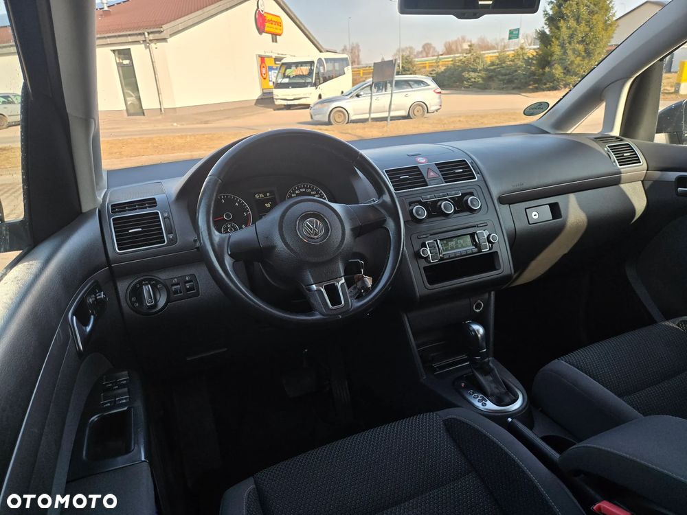 Volkswagen Touran - 21