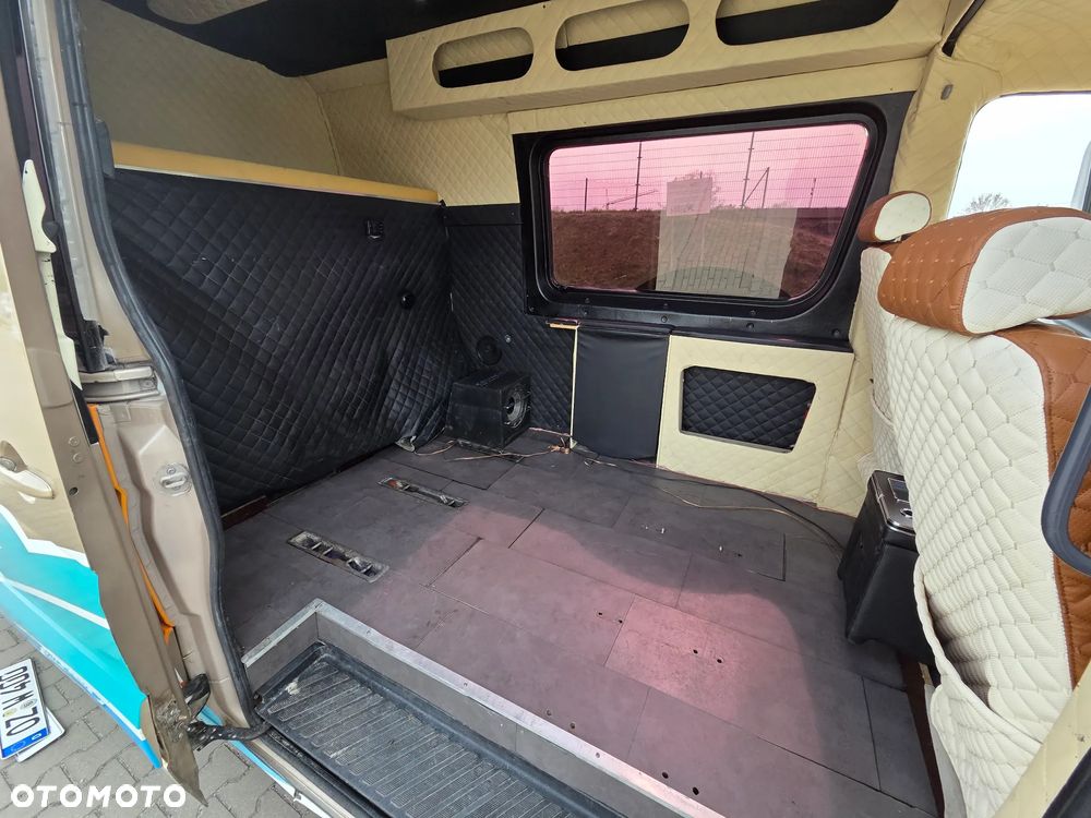 Mercedes-Benz Sprinter - 29