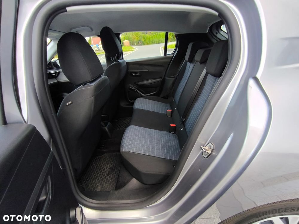 Peugeot 208 - 17
