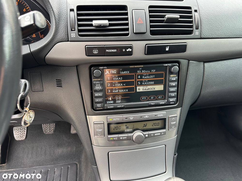 Toyota Avensis - 12