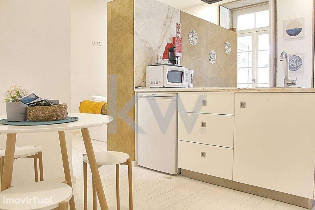 T0 com varanda totalmente renovado inserido em prédio histórico possib - Grande imagem: 4/24