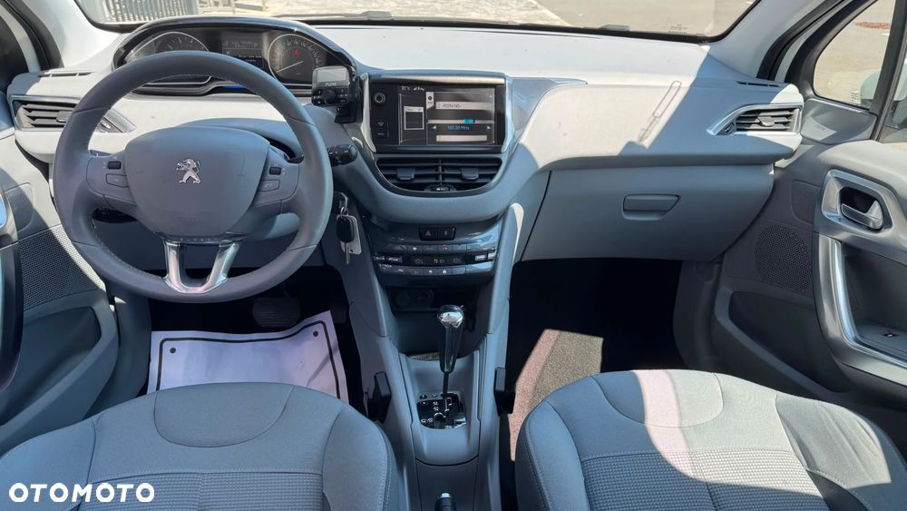 Peugeot 208 - 6