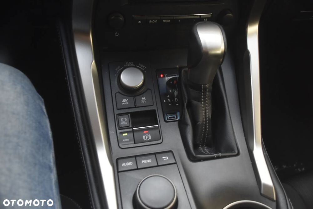 Lexus NX 300h Comfort AWD - 12