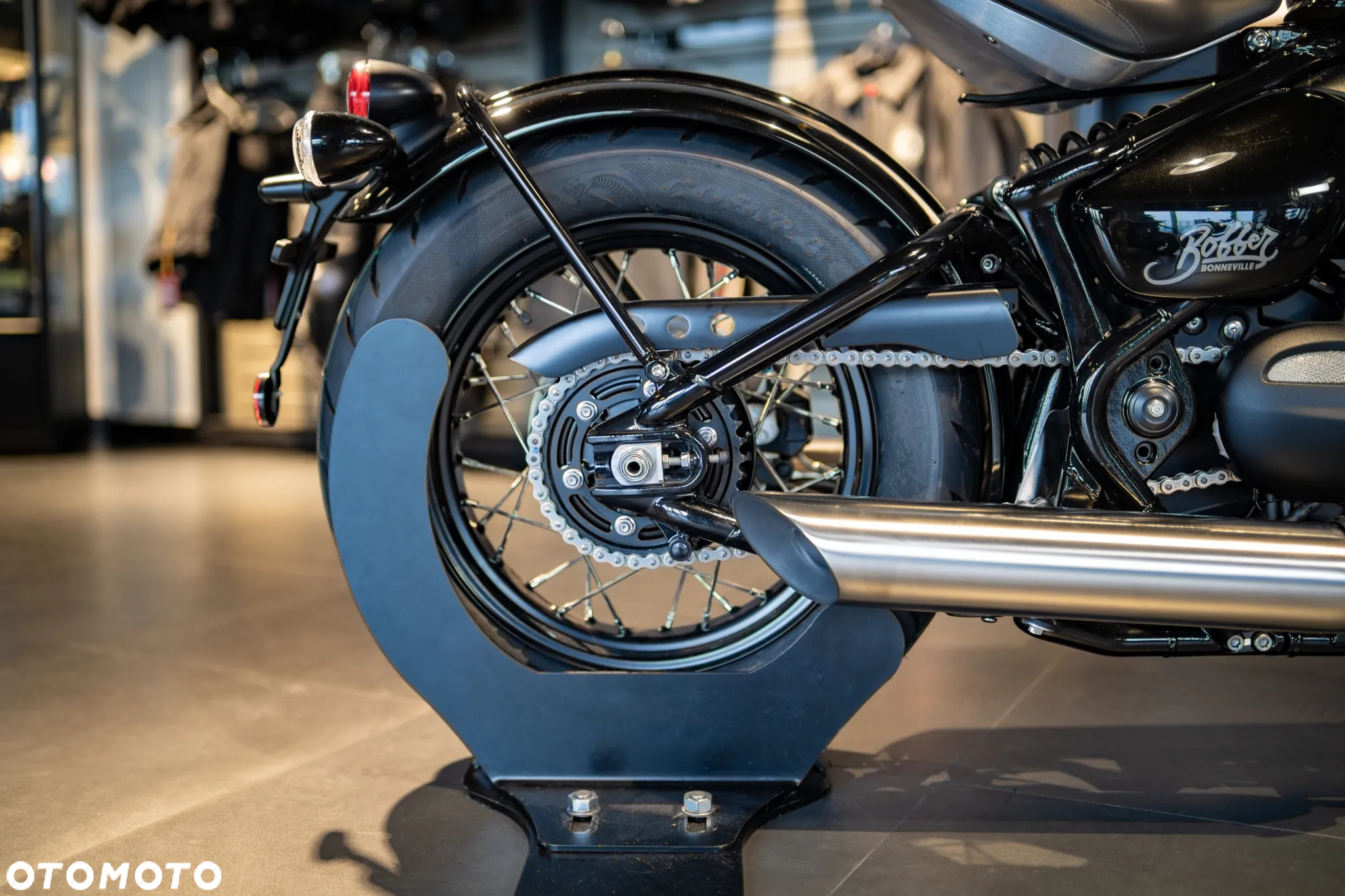 Triumph Bonneville Bobber - 11