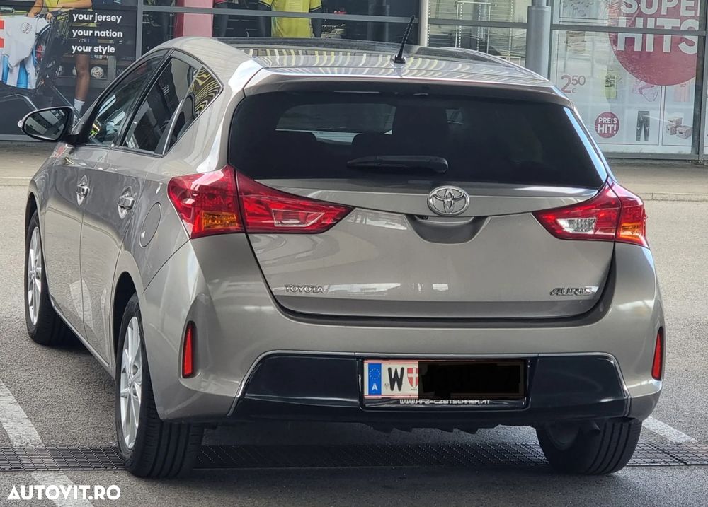 Toyota Auris 1.4 D-4D - 5