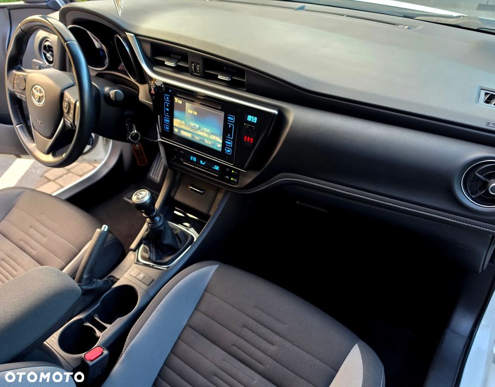 Toyota Auris 1.6 Premium - 27
