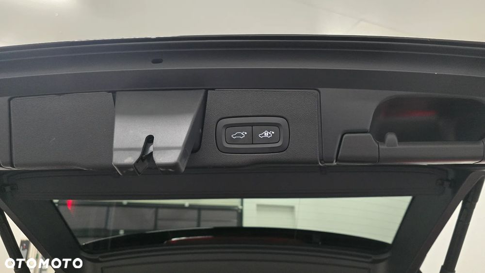 Volvo XC 60 B4 D AWD Plus Dark - 11