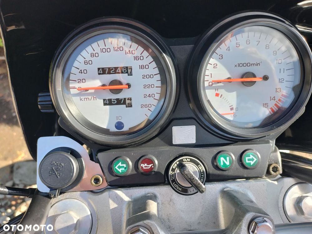 Honda CB - 12
