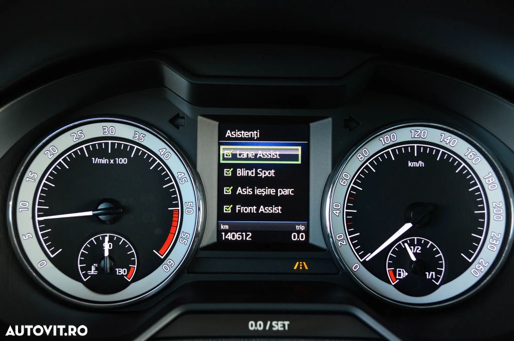 Skoda Octavia 2.0 TDI DSG Sport Edition - 6