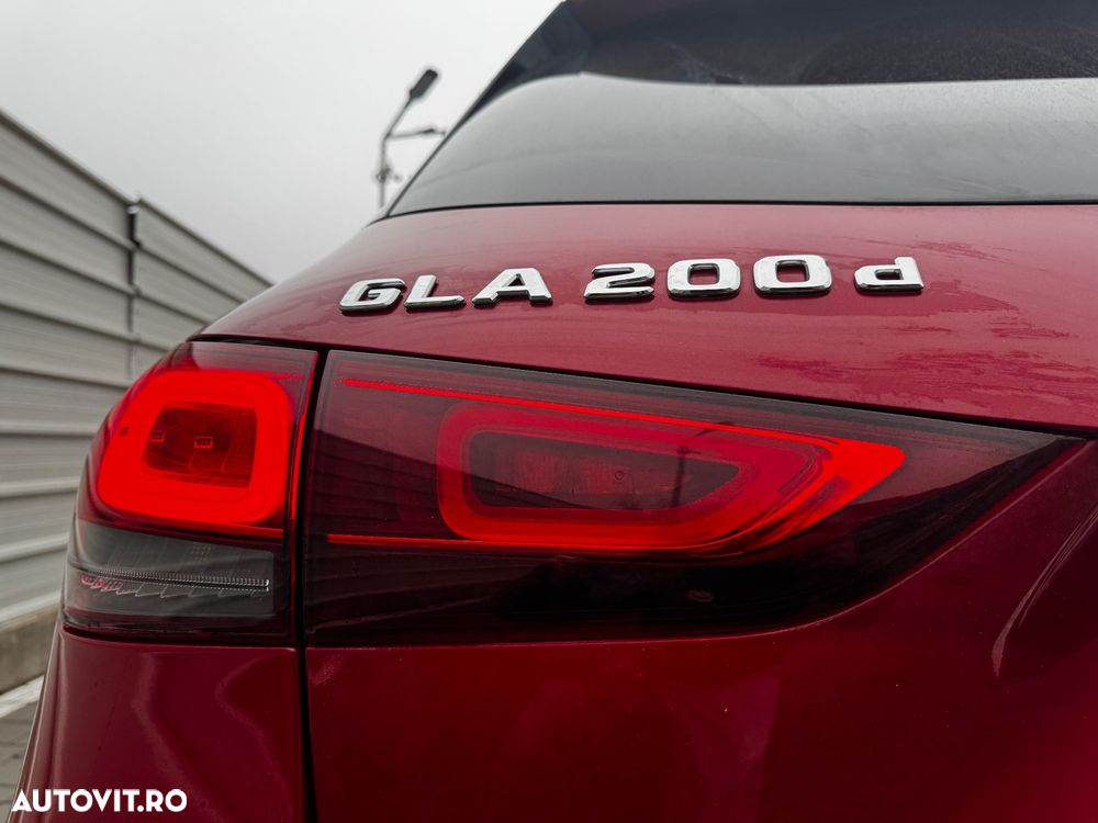 Mercedes-Benz GLA 200 d 4MATIC Aut. - 12