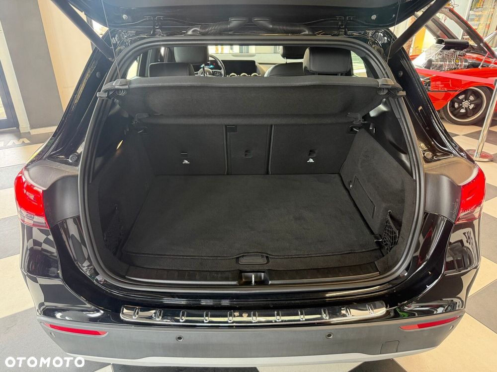 Mercedes-Benz GLA - 9