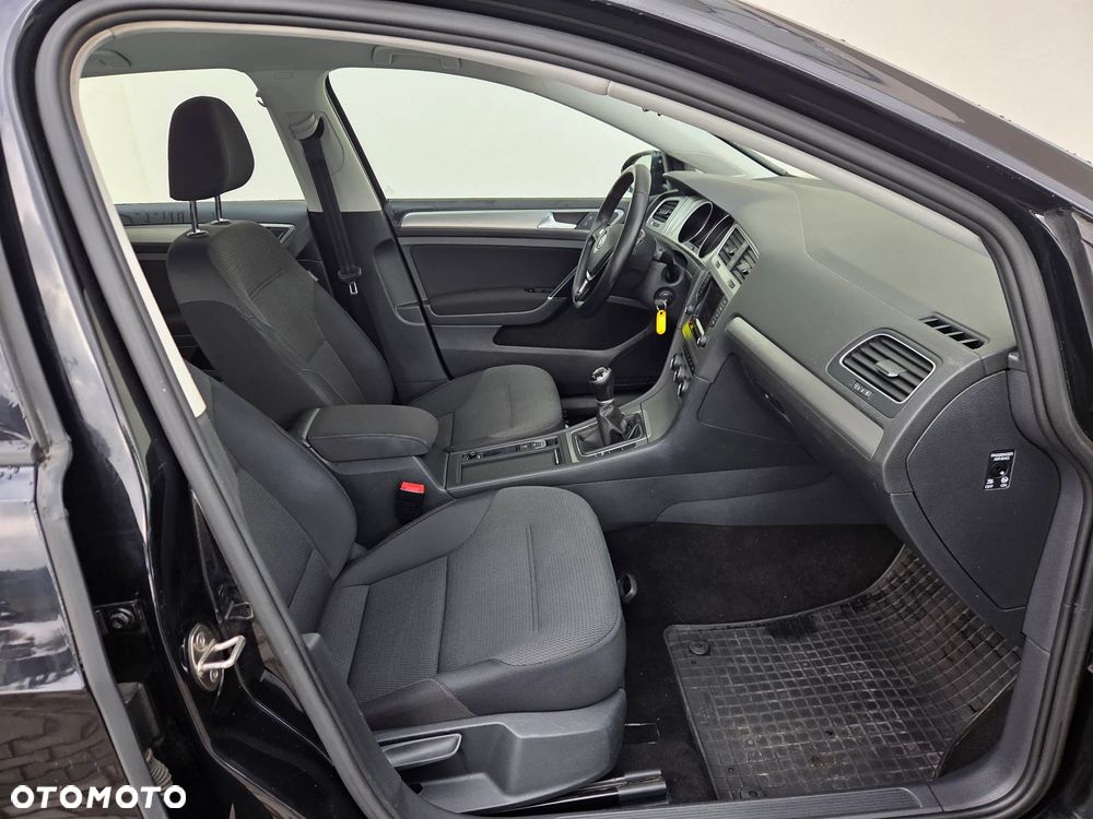 Volkswagen Golf - 11
