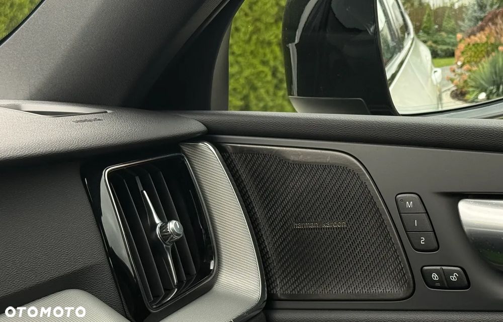Volvo XC 60 B4 D AWD Plus Dark - 13