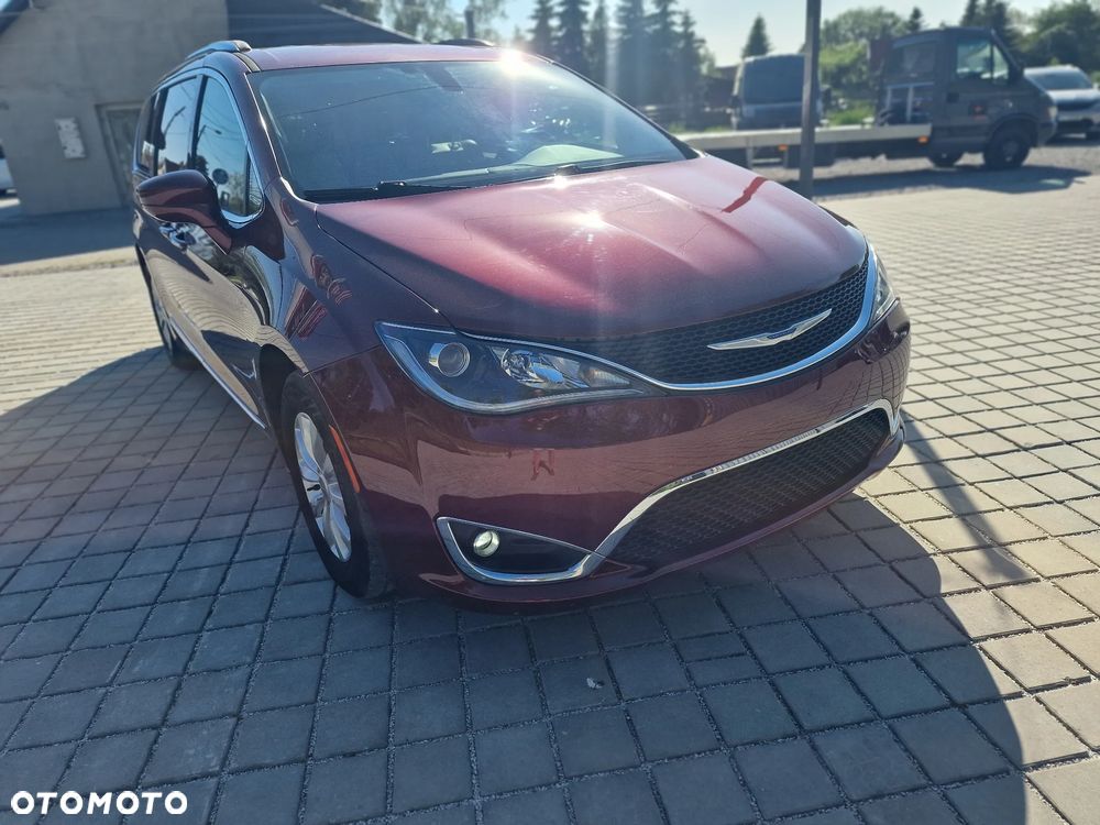 Chrysler Pacifica - 6