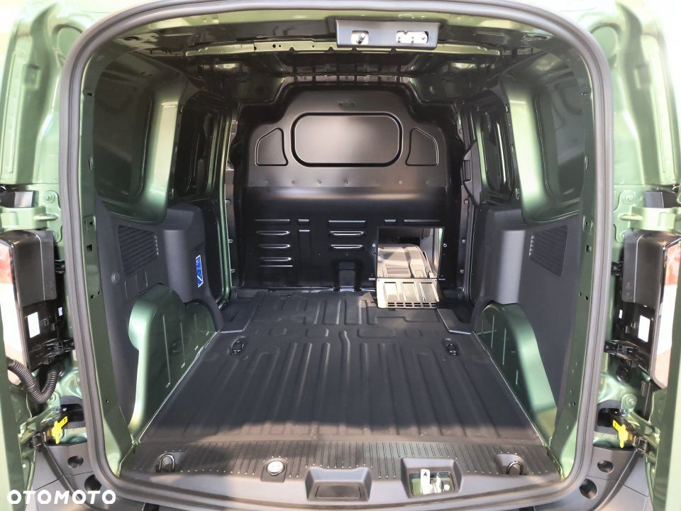 Ford Transit Courier - 10