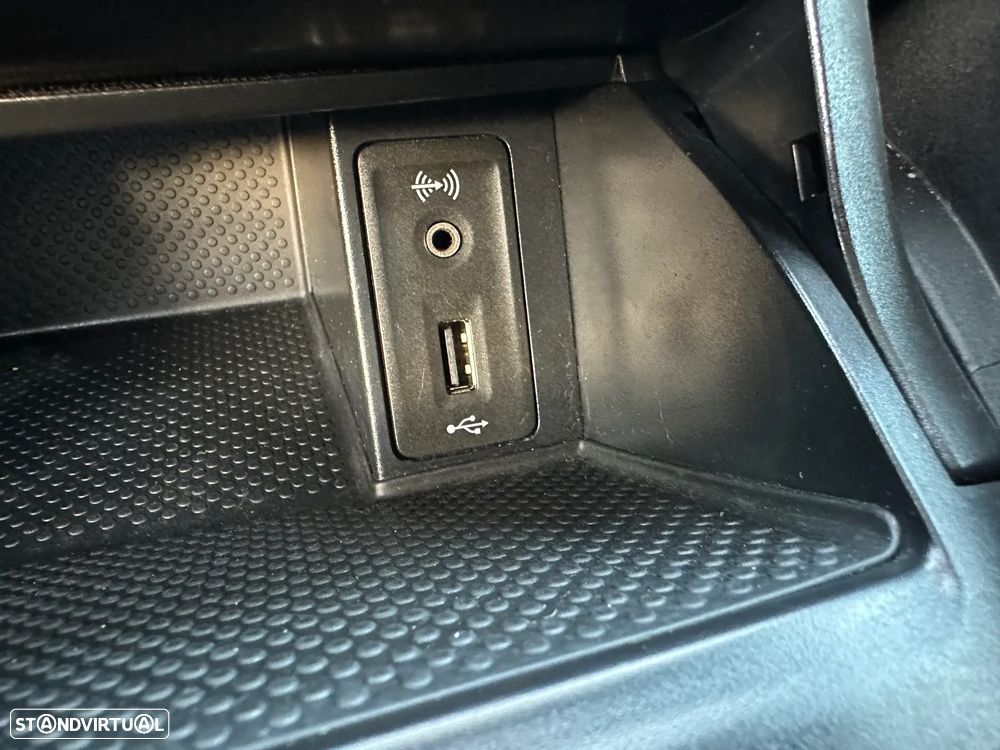 VW Golf 1.6 TDi R-Line - 22