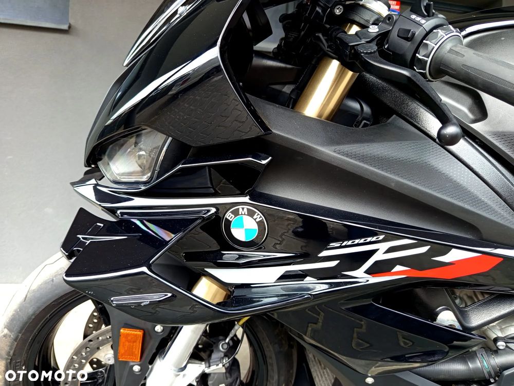 BMW S - 8