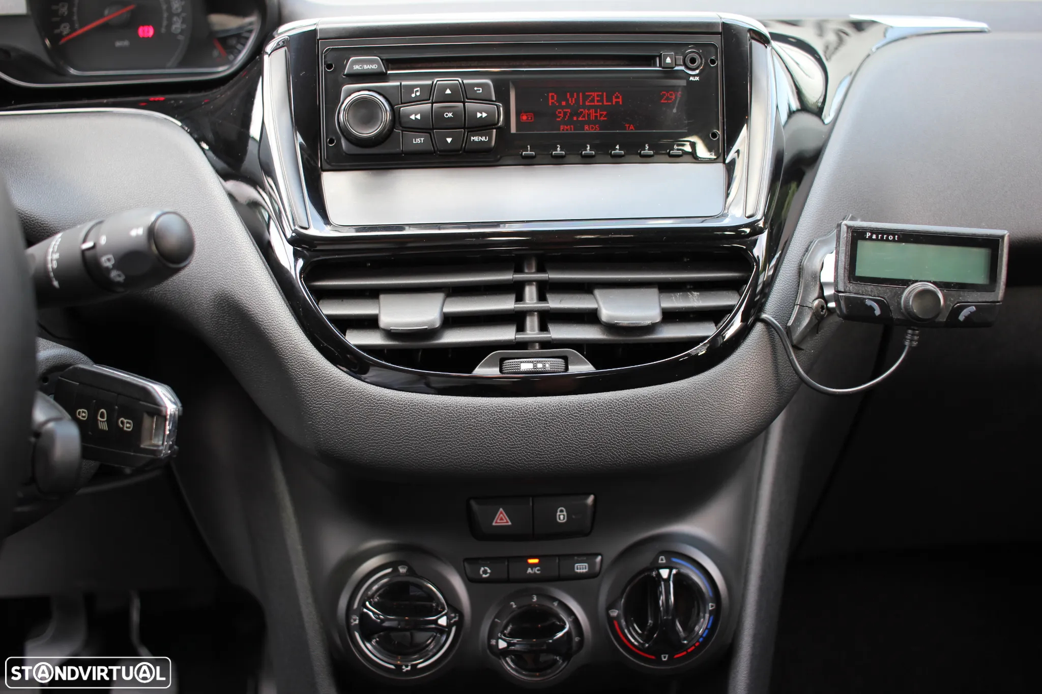 Peugeot 208 - 12