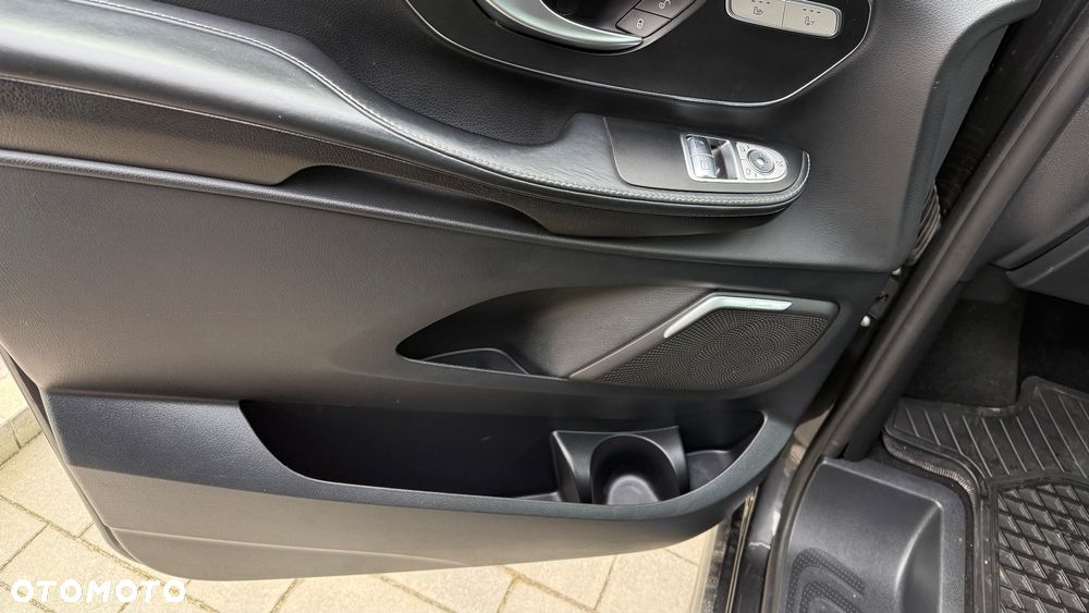 Mercedes-Benz Klasa V - 18