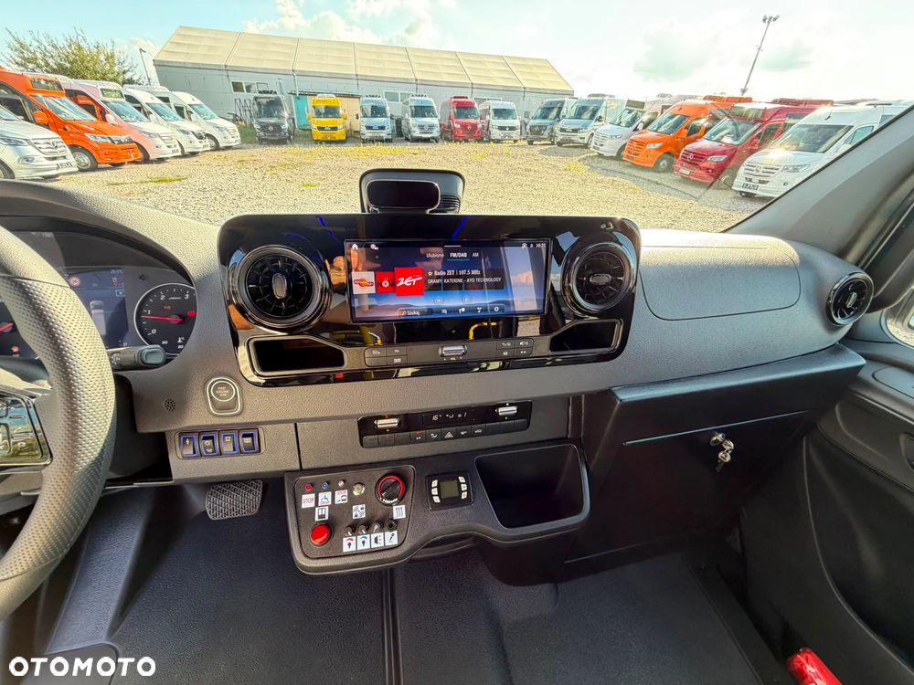 Mercedes-Benz Sprinter 517 - 25