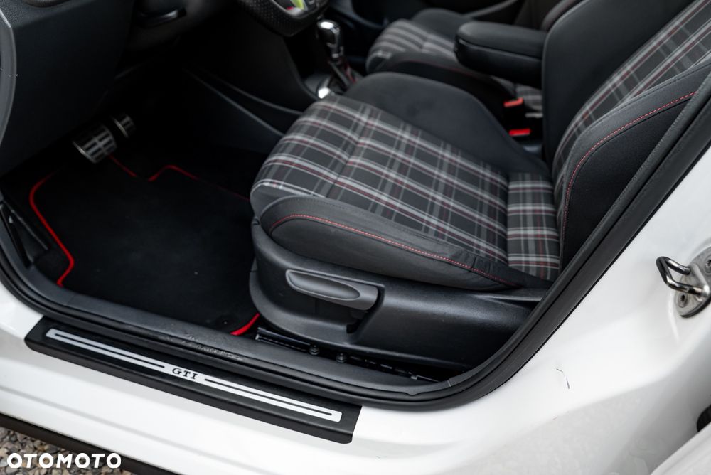 Volkswagen Polo - 18