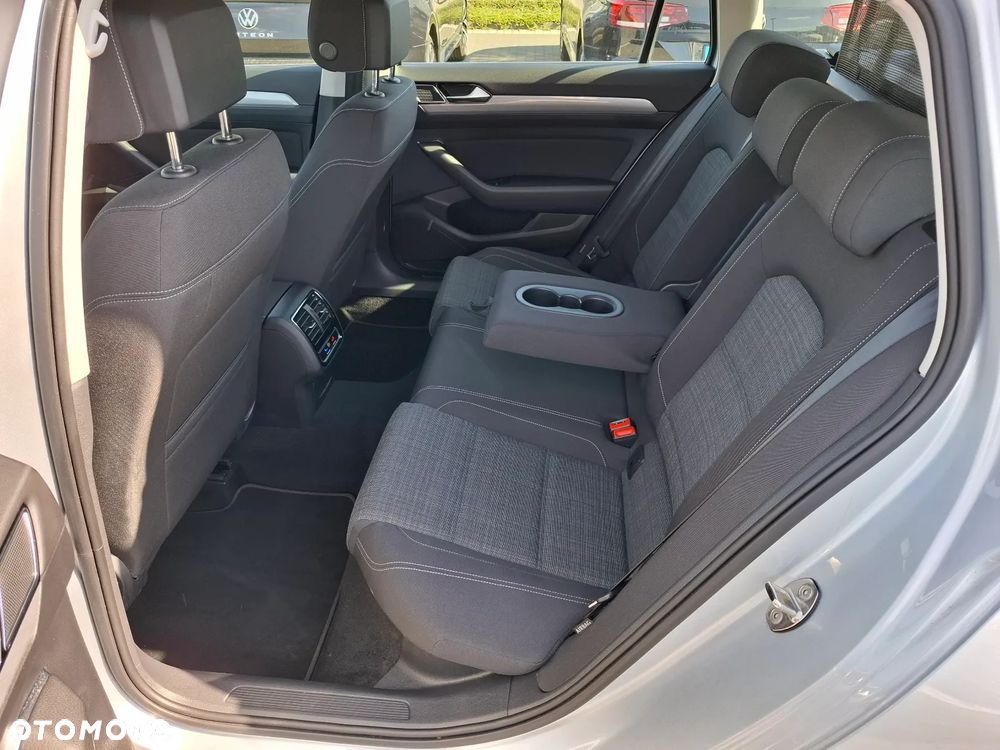 Volkswagen Passat Variant 2.0 TDI EVO Business - 11