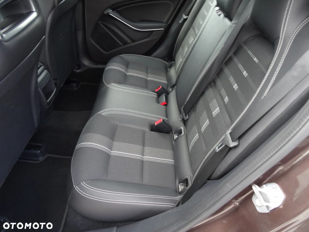 Mercedes-Benz GLA 200 d 4Matic 7G-DCT UrbanStyle Edition - 16