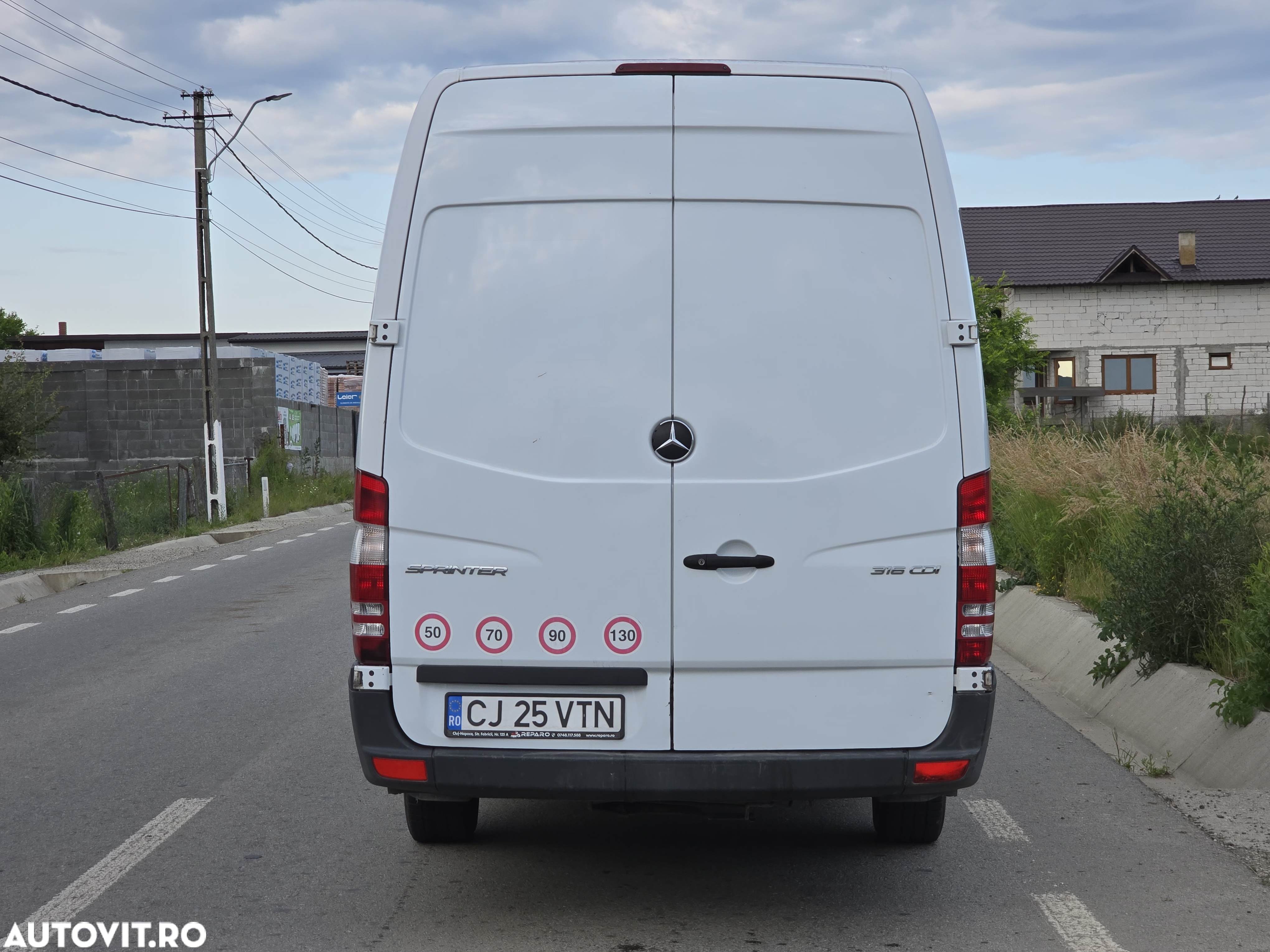 Mercedes-Benz Sprinter - 14