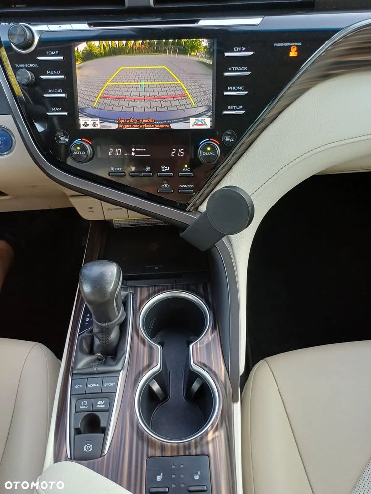 Toyota Camry 2.5 Hybrid Prestige CVT - 8