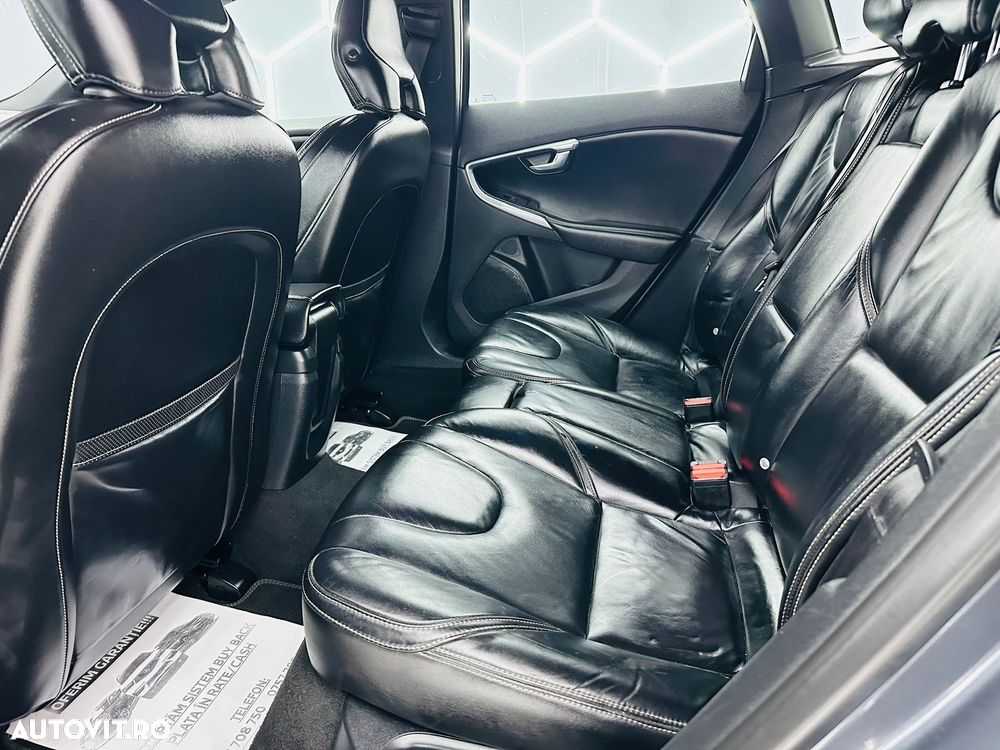 Volvo V40 D2 R Design - 13