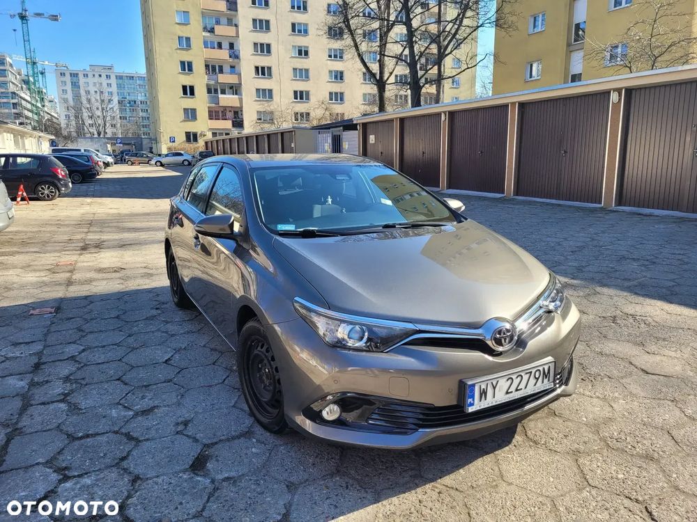 Toyota Auris 1.6 Premium - 1