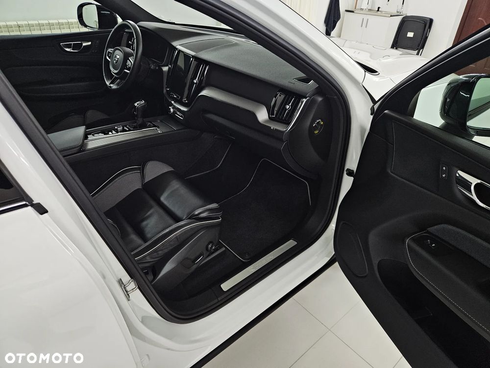 Volvo XC 60 D3 R-Design - 24