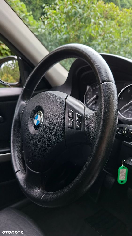 BMW Seria 3 320d xDrive DPF - 25