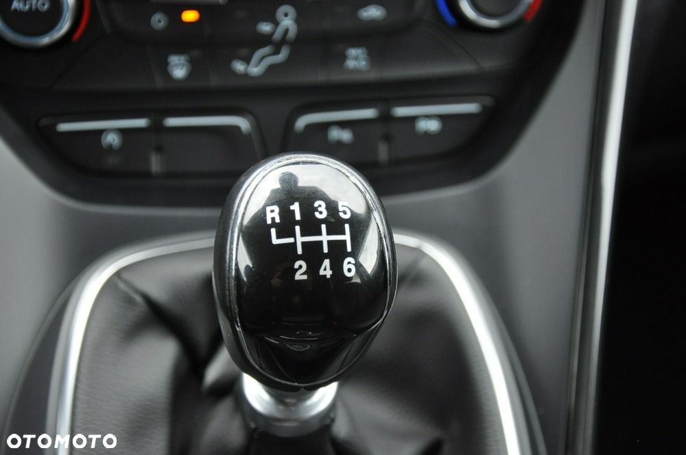 Ford Kuga 1.5 EcoBoost 2x4 Titanium - 18