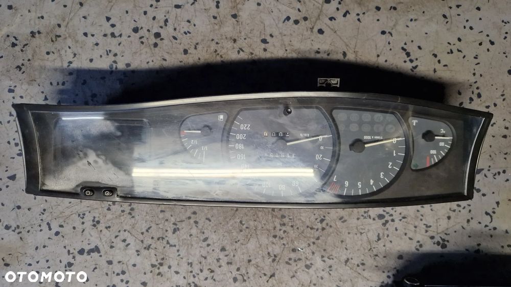 OPEL OMEGA B LIFT 2.2 LICZNIK 09228408AA - 1