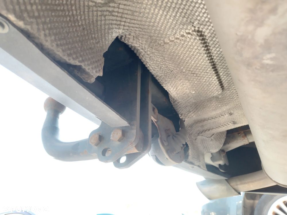 VOLVO V40 II 12 - 16 2.0 D5204T6 - HAK HOLOWNICZY BELKA KULA - 33