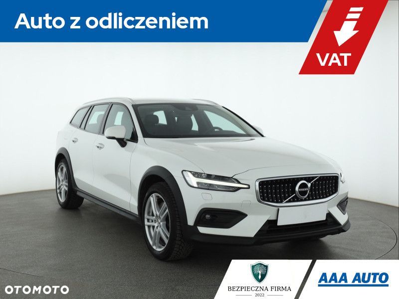 Volvo V60 Cross Country - 1