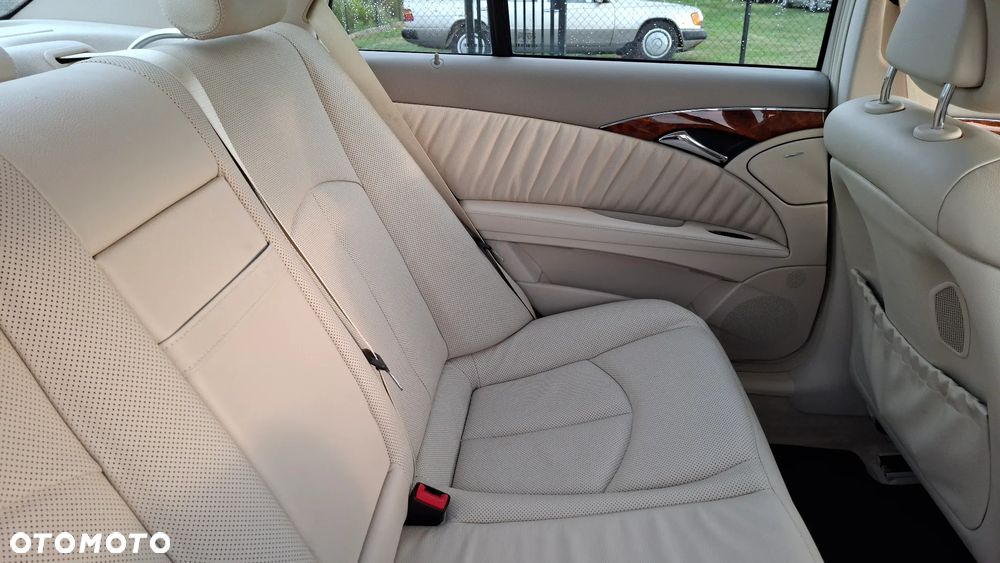 Mercedes-Benz Klasa E 350 7G-TRONIC Elegance - 31