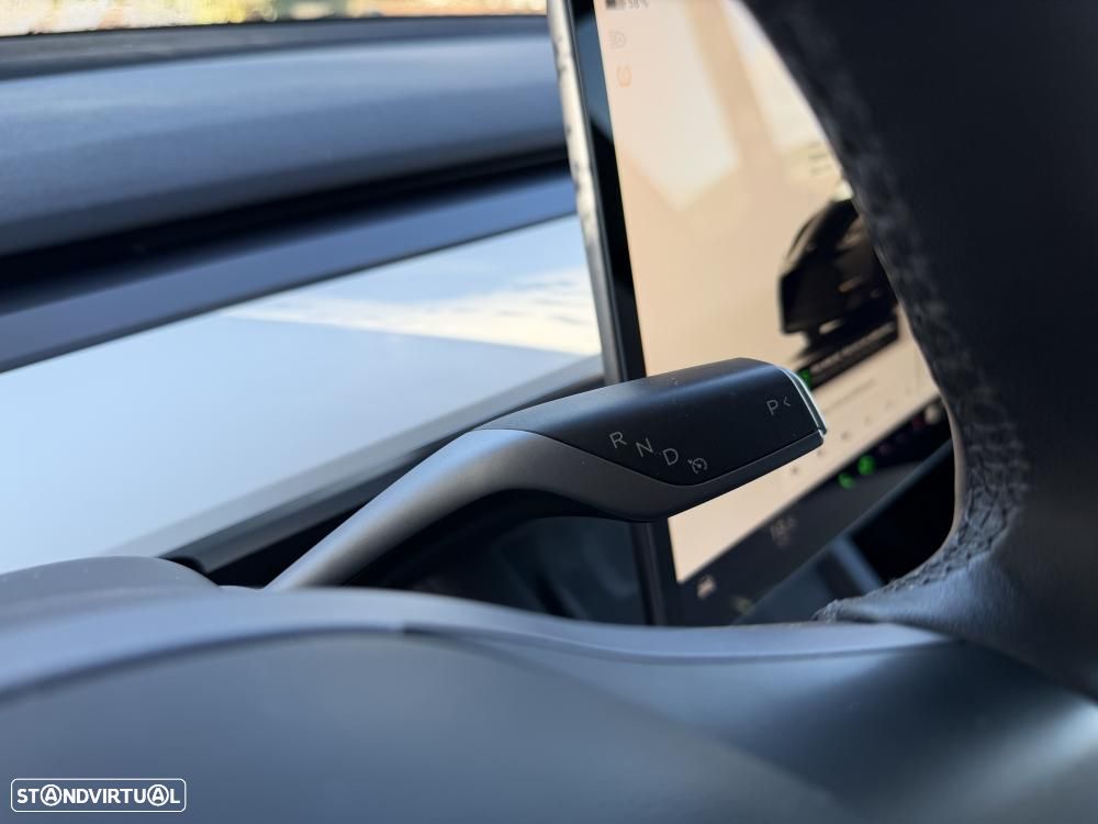 Tesla Model Y Long Range Dual Motor AWD - 23