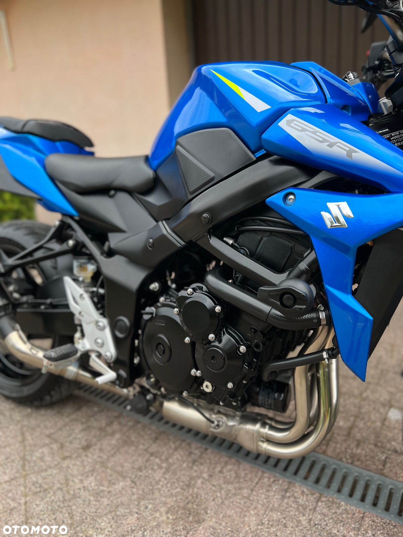 Suzuki GSR - 7