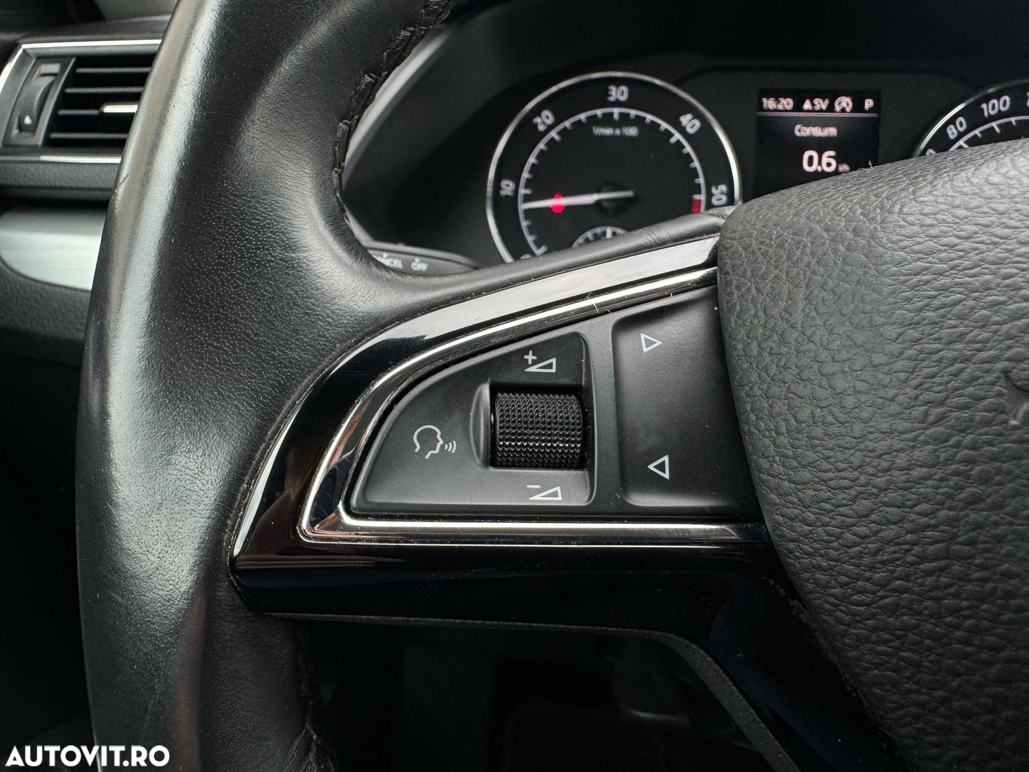 Skoda Superb 2.0 TDI DSG Style - 8
