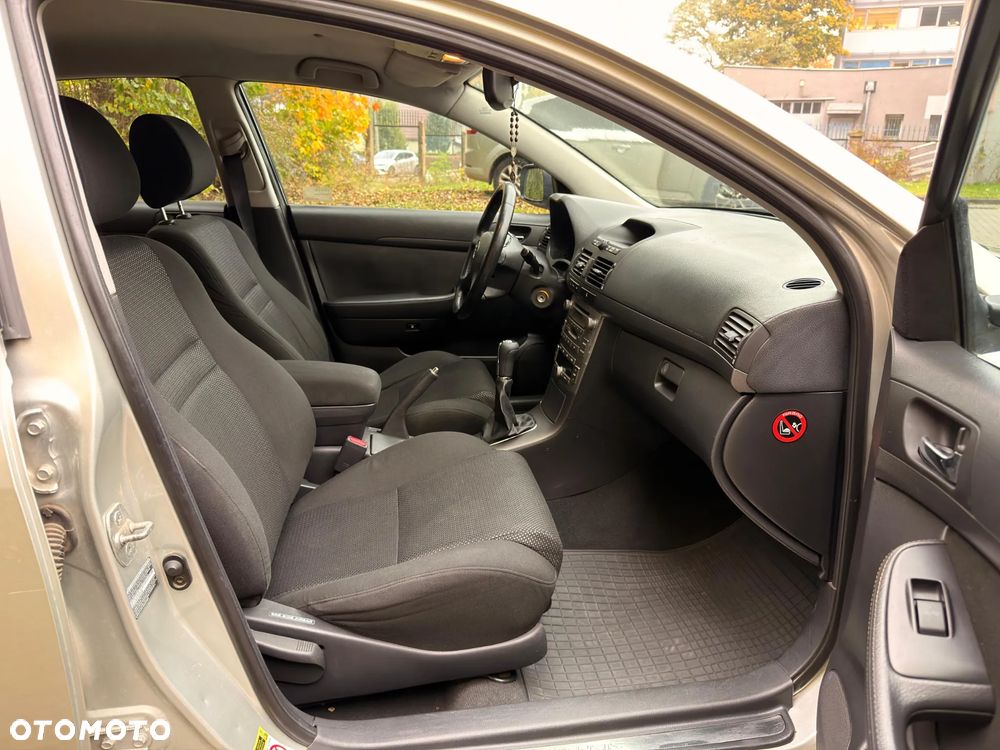 Toyota Avensis - 13