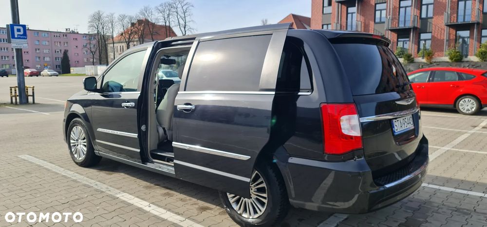 Chrysler Town & Country 3.6 Limited - 13