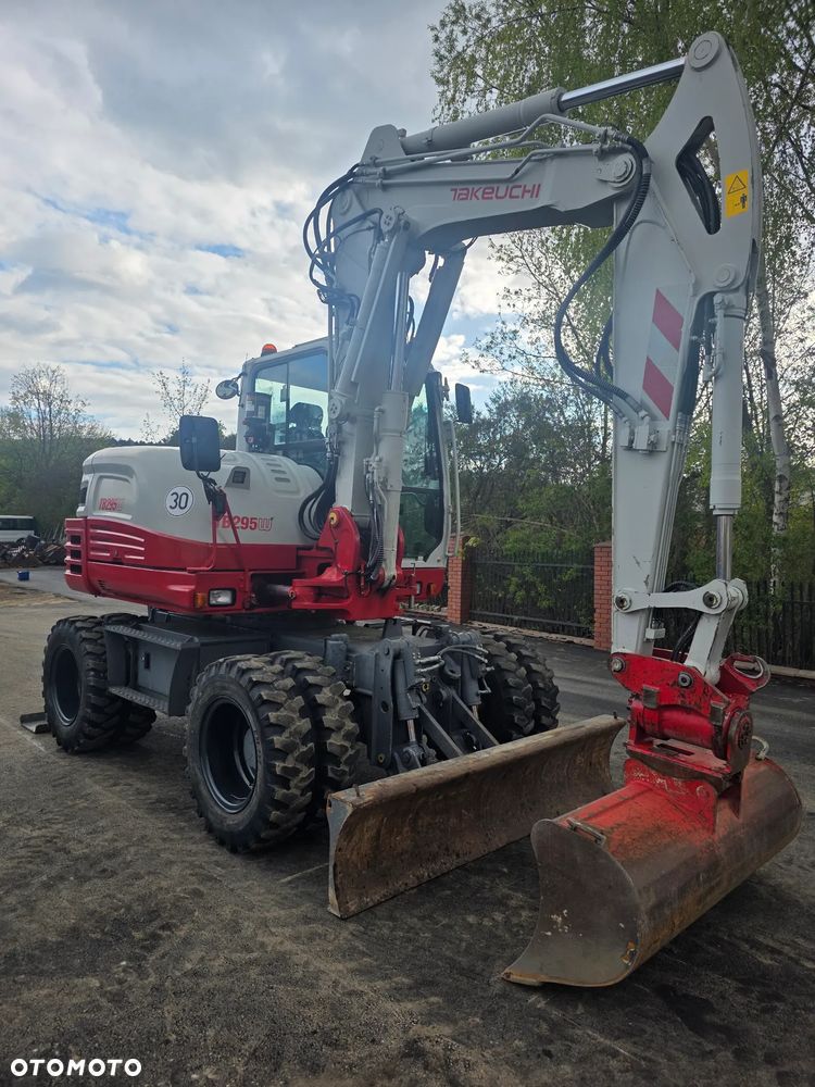 Takeuchi TB 295W Powertilt - 3