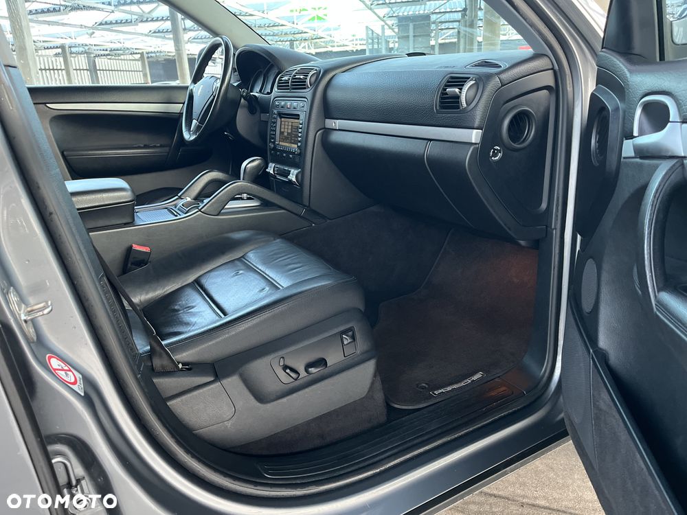 Porsche Cayenne - 32