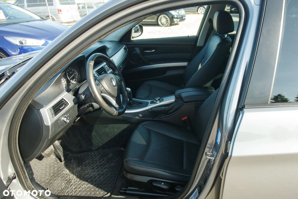 BMW Seria 3 318i Edition Sport - 16