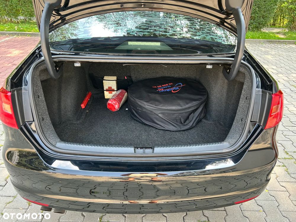 Volkswagen Jetta - 8