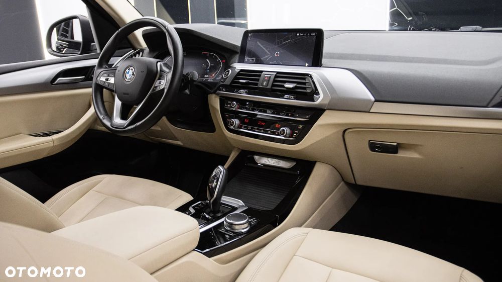 BMW X3 xDrive20i GPF Advantage - 16